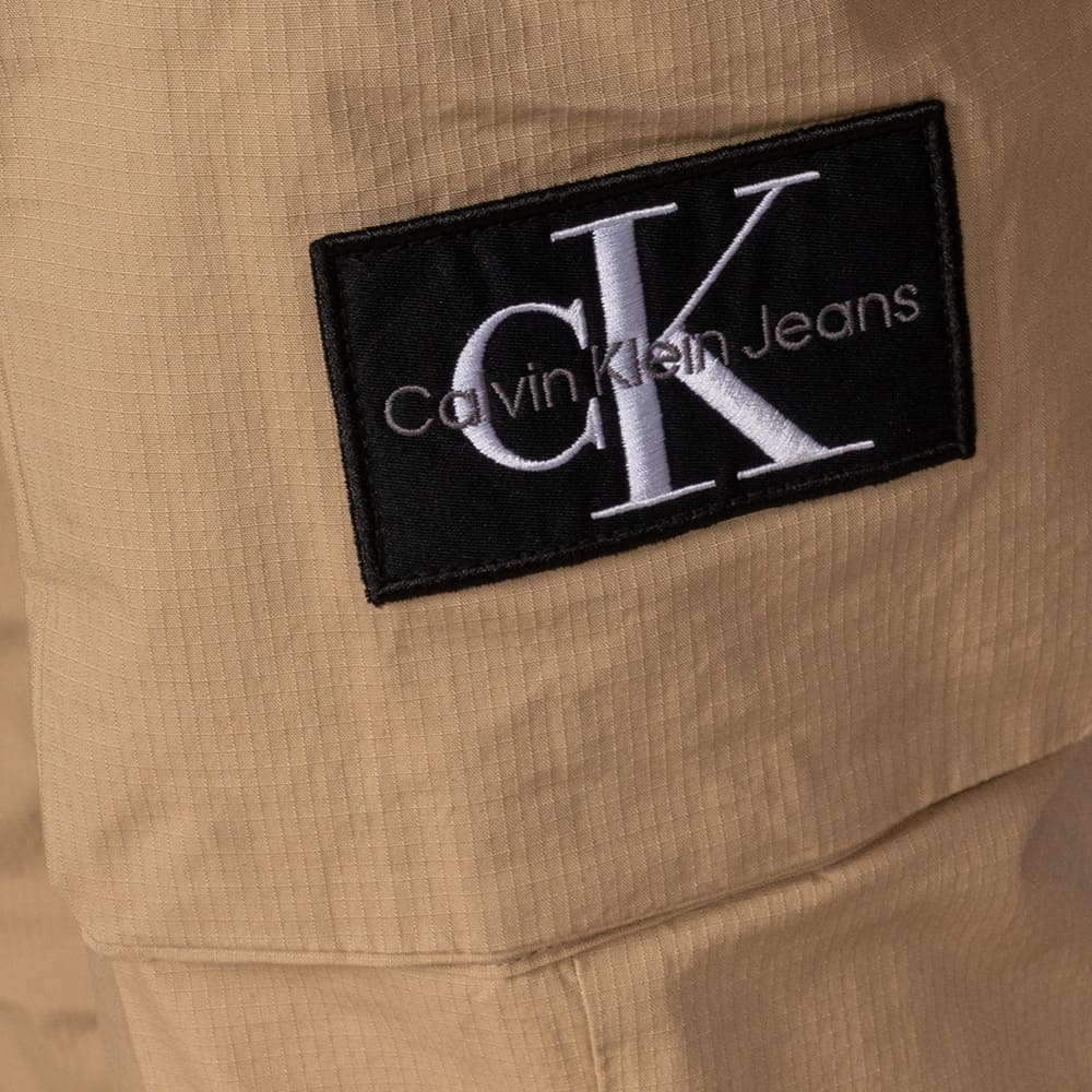 Calvin Klein Μπεζ Παντελόνι Cargo - J30J325900